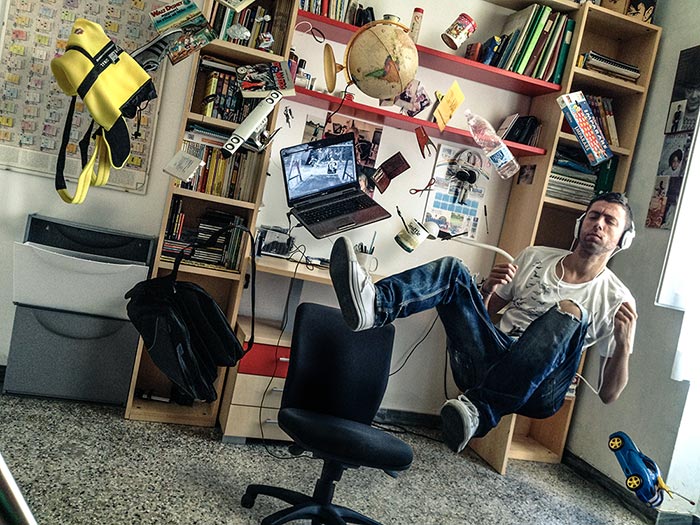 Giacomo Menna Music or gravity Volare Cameretta foto immagine GM Graphic Front-end developer flying Pescara